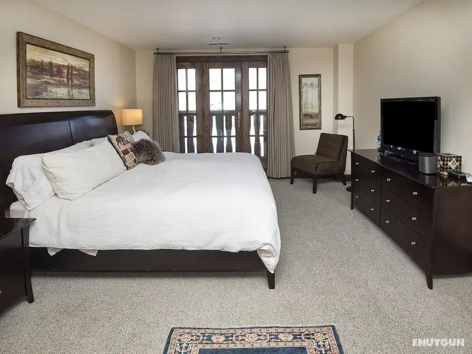 Ascent Condo 312 - Oda