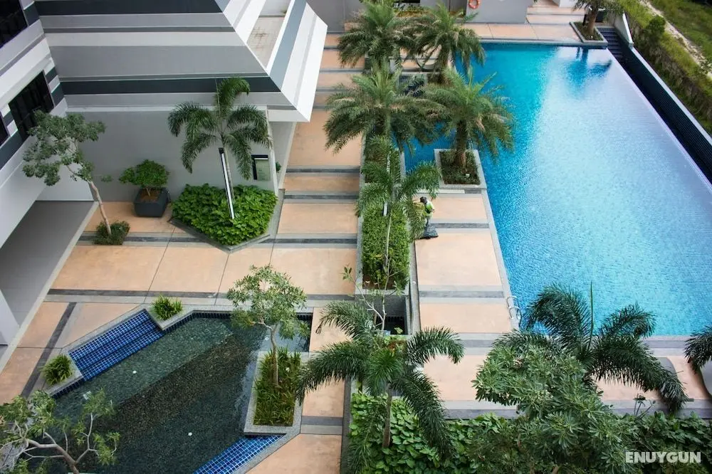Ashton Meridin Suites - Havuz