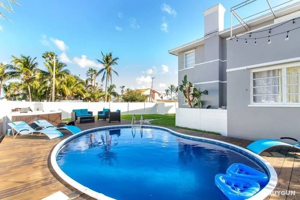 Astonishing Bayshore Villa with Pool - Öne Çıkan Resim