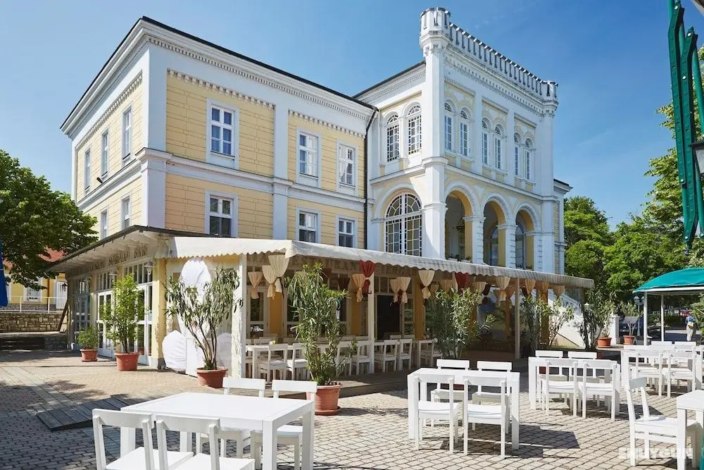 Astoria Hotel - Öne Çıkan Resim