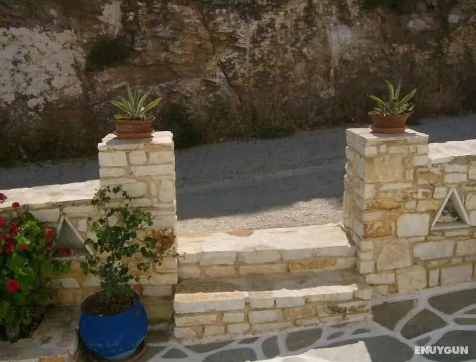Athina Studios - Öne Çıkan Resim