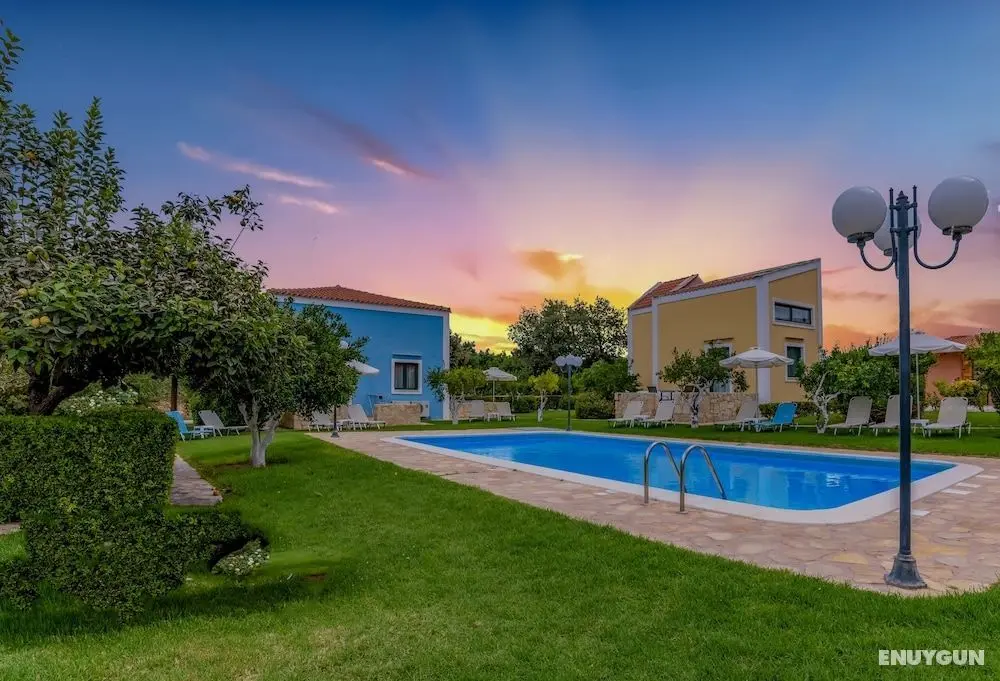 Athousakis Village - Havuz