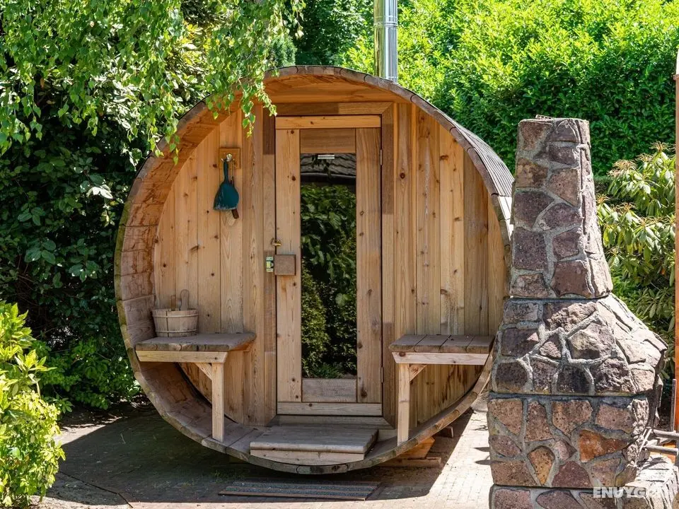 Atmospheric Forest Cabin in Voorthuizen With a Barrel Sauna - Spa