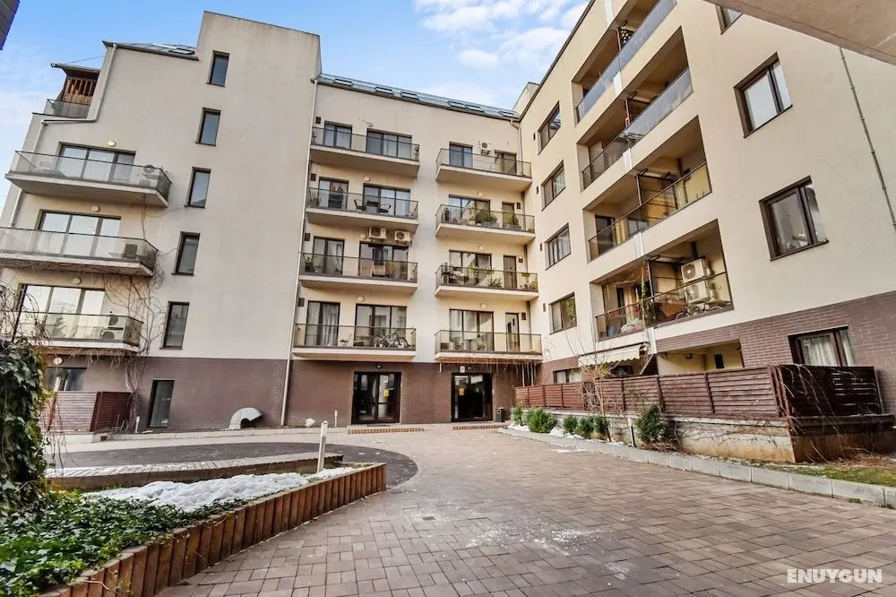 Attic Studio near Carol Park - Dış Mekan