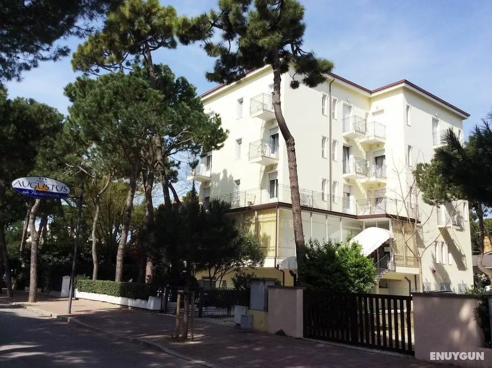 Hotel Augustus Milano Marittima - Dış Mekan