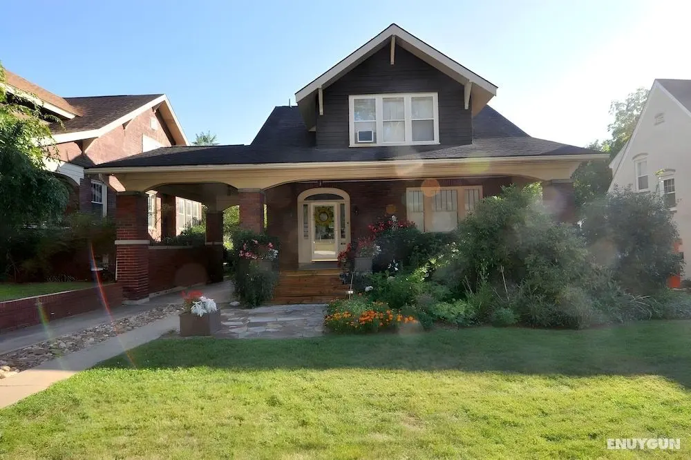 Aunt Beas Bungalow - Öne Çıkan Resim