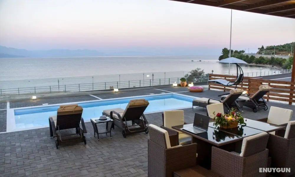 Aurora Luxury Retreat - Beachfront & Private Pool - Öne Çıkan Resim