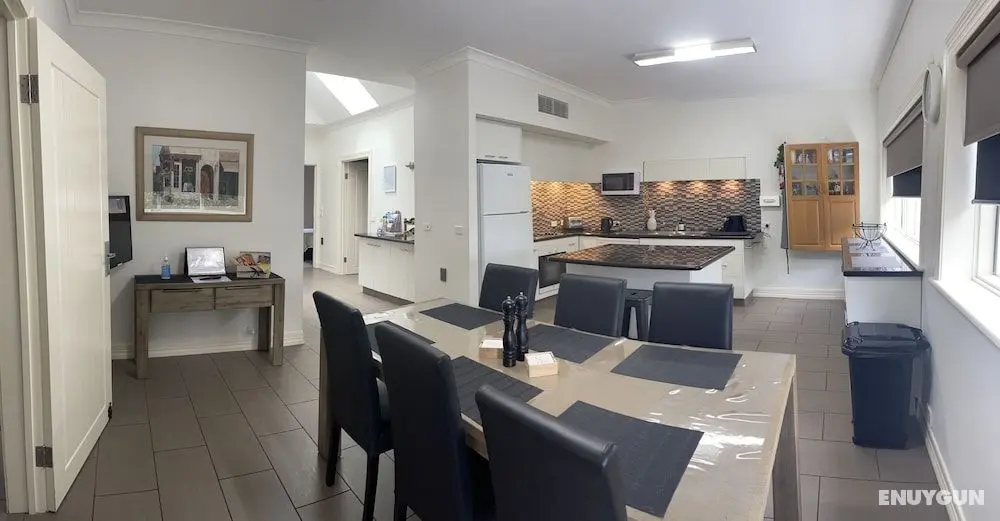 Austral Place 88 via Merri River - Öne Çıkan Resim