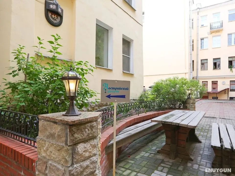 Austrian Yard at Furshtatskaya 45 - Öne Çıkan Resim