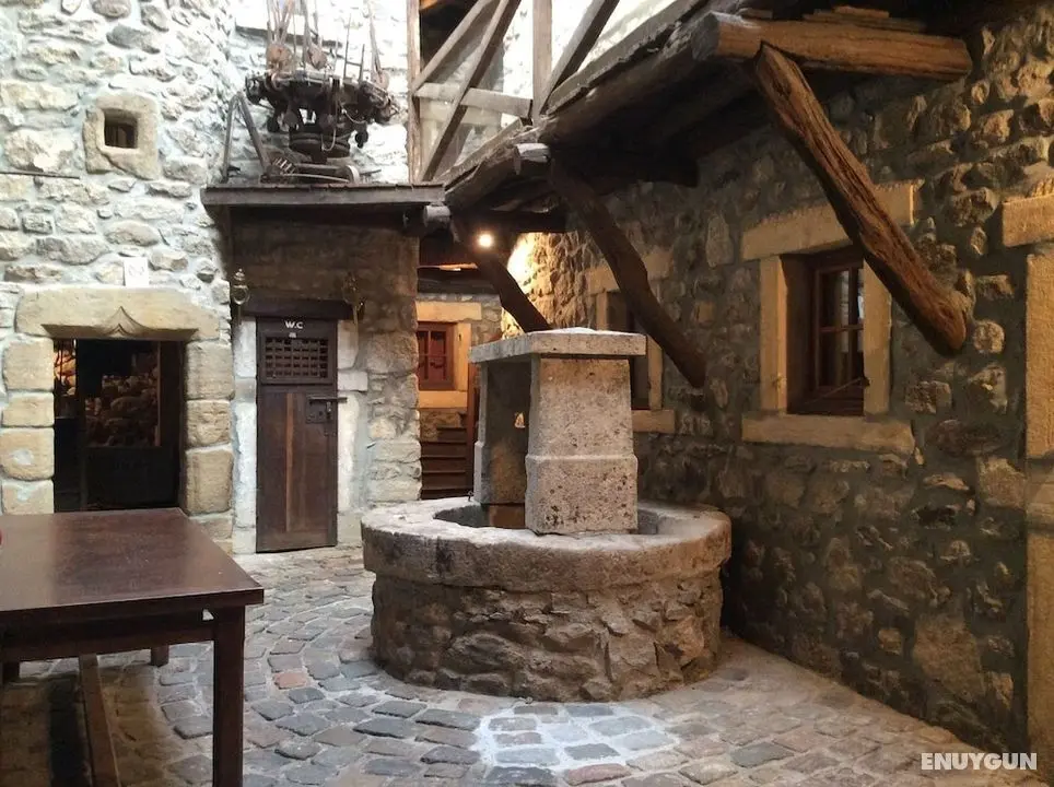 Aux Prisons de Montagny - Öne Çıkan Resim