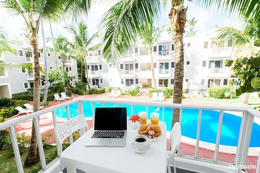 AVENTURA STUDIOS - POOL and BEACH CLUB - Öne Çıkan Resim