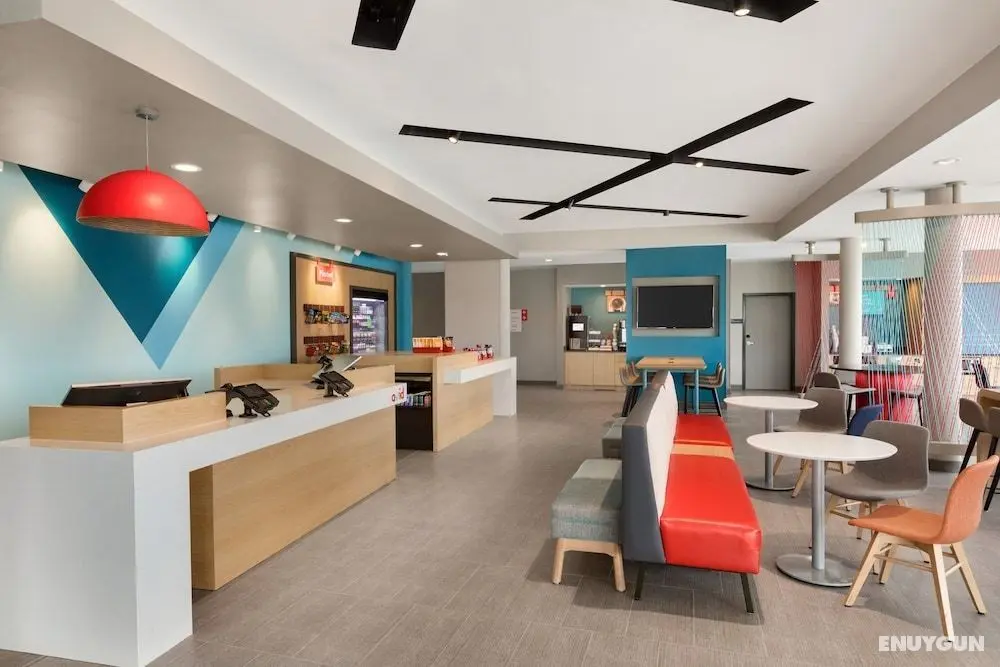 avid hotel Cedar Rapids South - Arpt Area, an IHG Hotel - Lobi