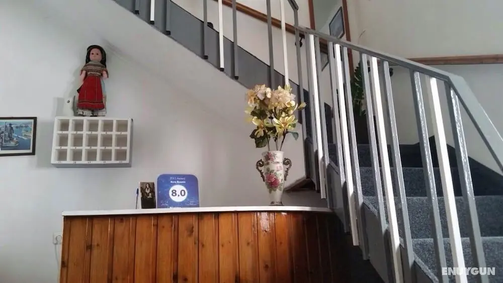 Avra Rooms - Lobi