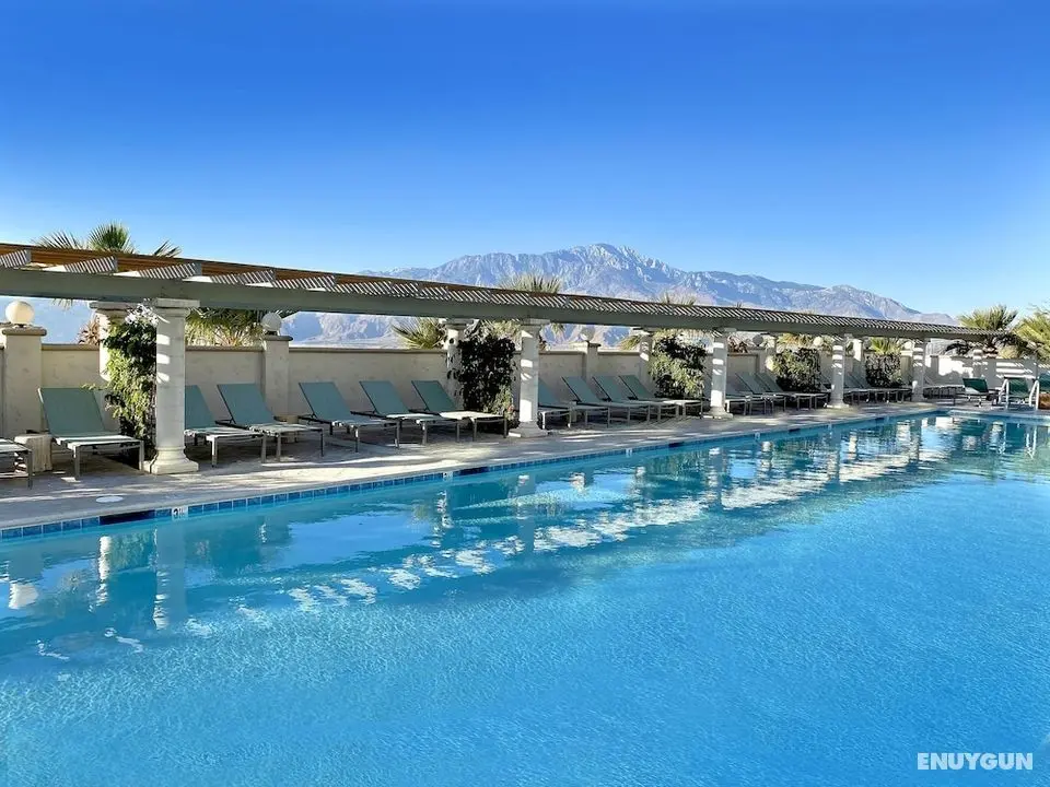Azure Palm Hot Springs - Öne Çıkan Resim