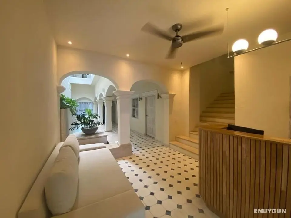 B HAUS HOTEL BOUTIQUE - Lobi