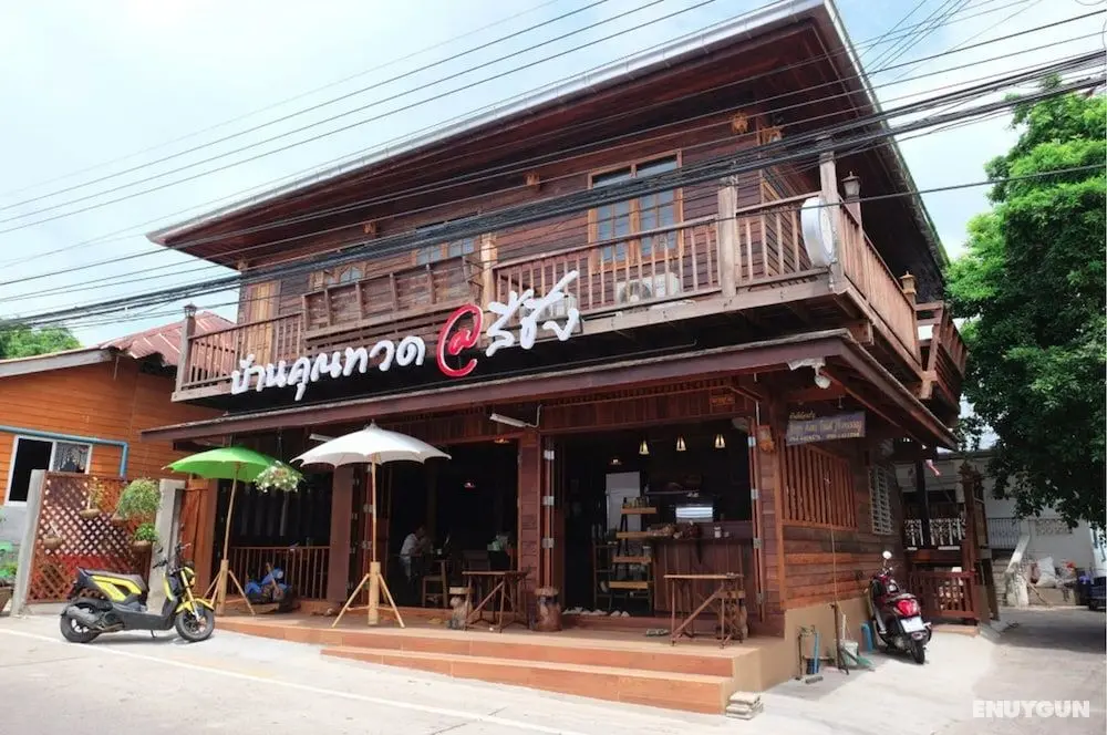 Baan Kun Tuad Ko Si Chang - Öne Çıkan Resim