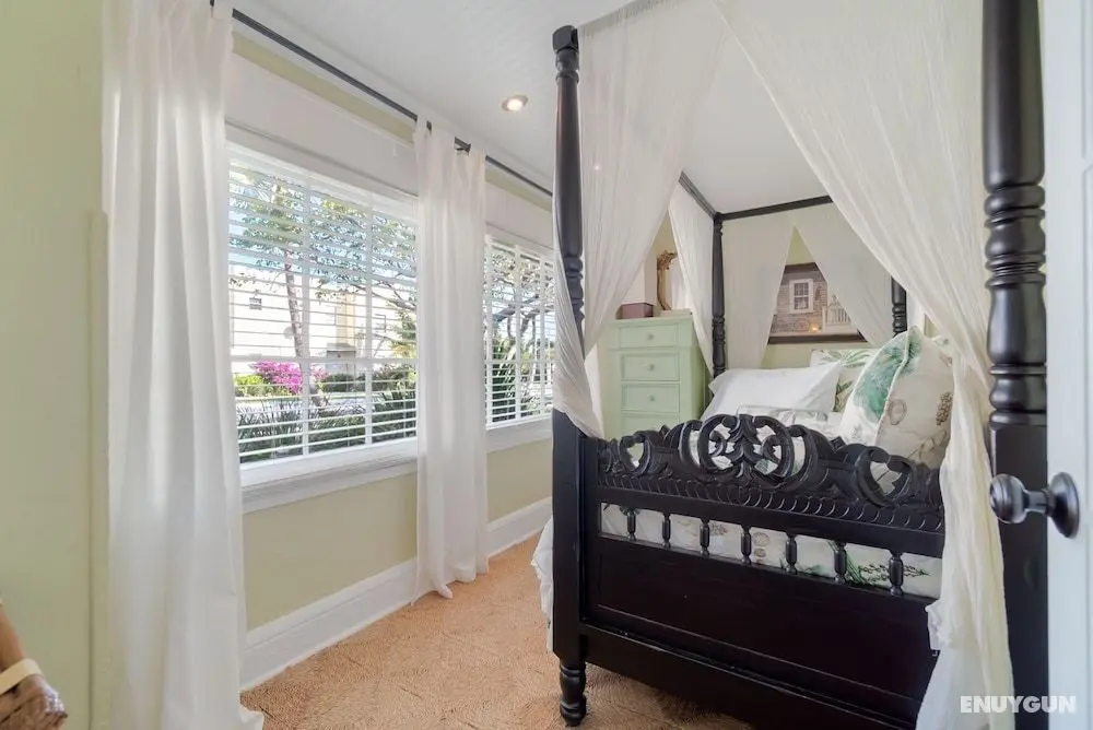Bahama Breeze Bungalow Vacation Rental, Beach, Shops & Restaurants! - Oda
