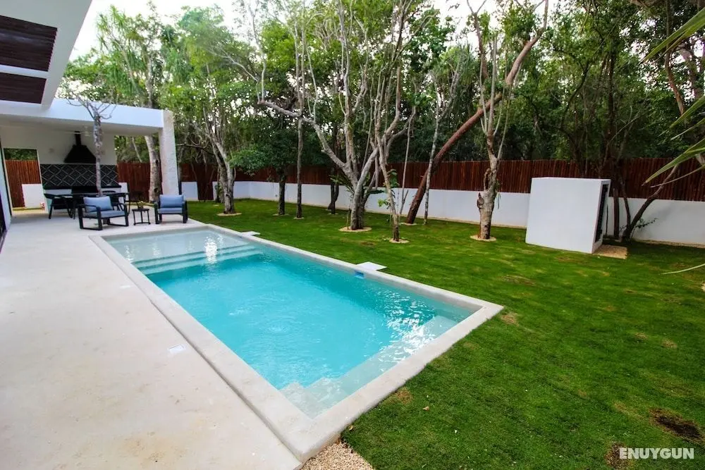 Bahia Principe Vacation Rentals - Four-Bedroom House - Oda