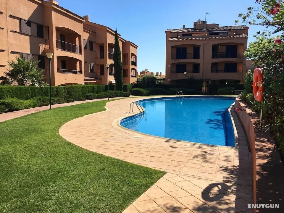 Bajo con Terraza Privada Marina Sant Jordi - Havuz