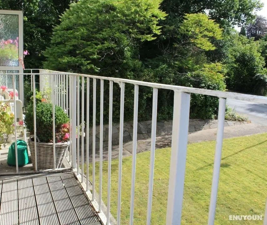 Balcony Apartment - Spacious 2 Large Beds - Oda Düzeni