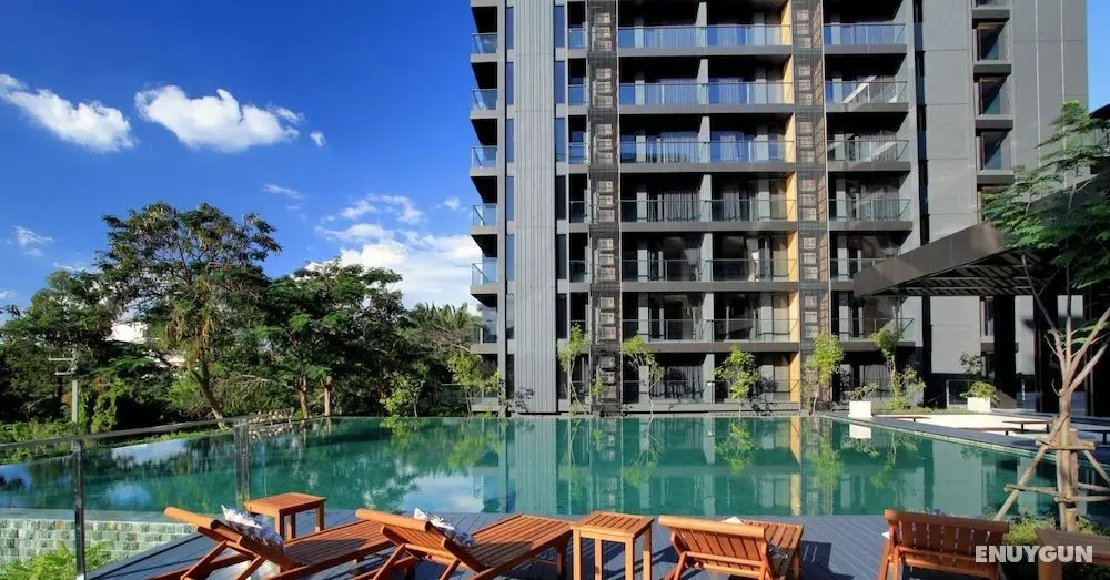 Balcony Seaside Sriracha Hotel & Serviced Apartments - Havuz