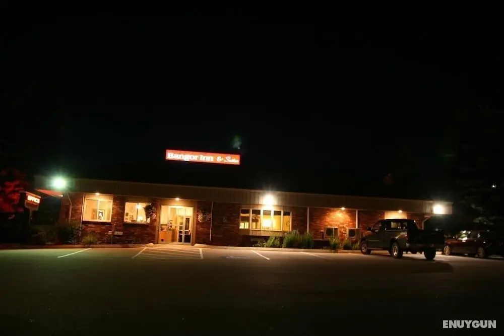 Bangor Inn & Suites - Dış Mekan