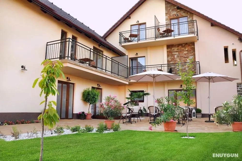 Barackvirág Apartmanház - Dış Mekan