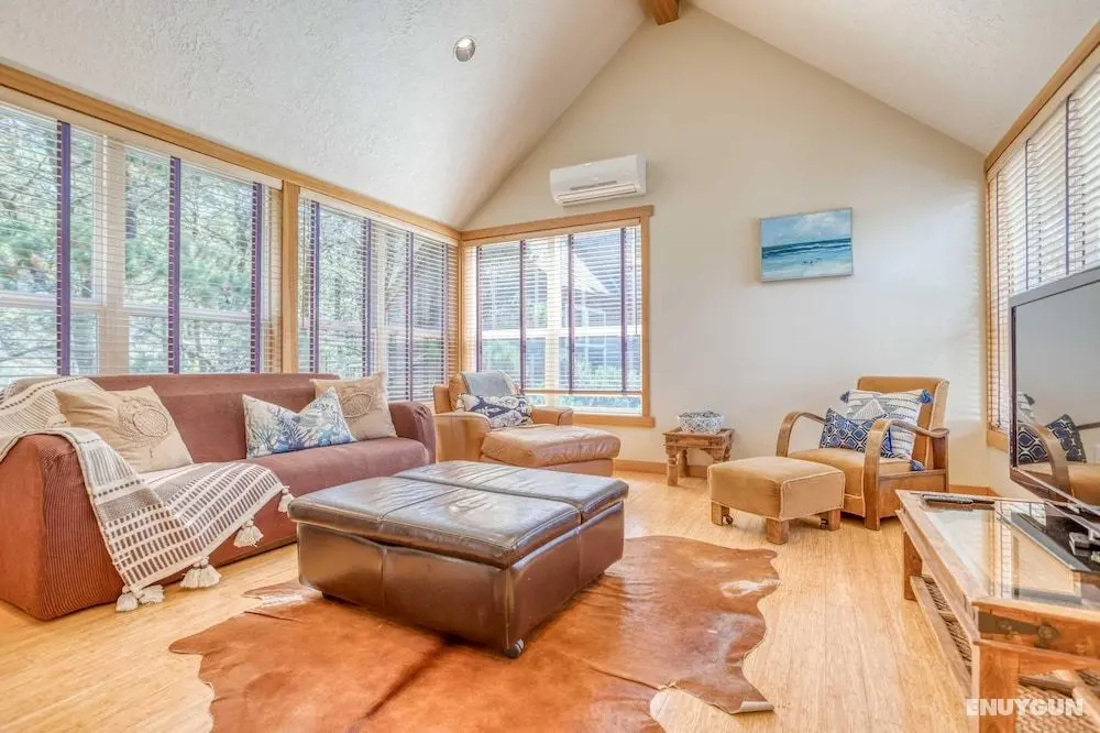 Barefoot Bungalow - Öne Çıkan Resim