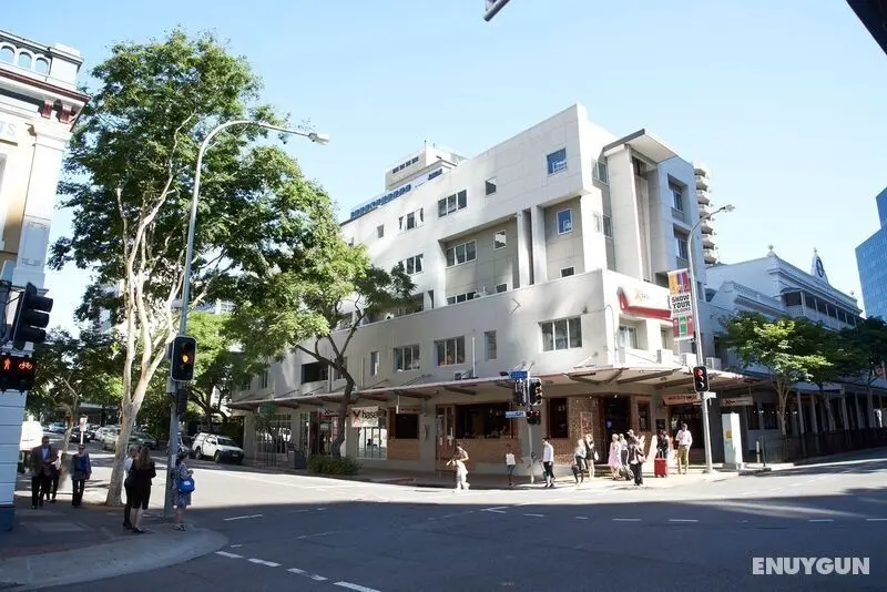 BASE Brisbane Uptown - Genel