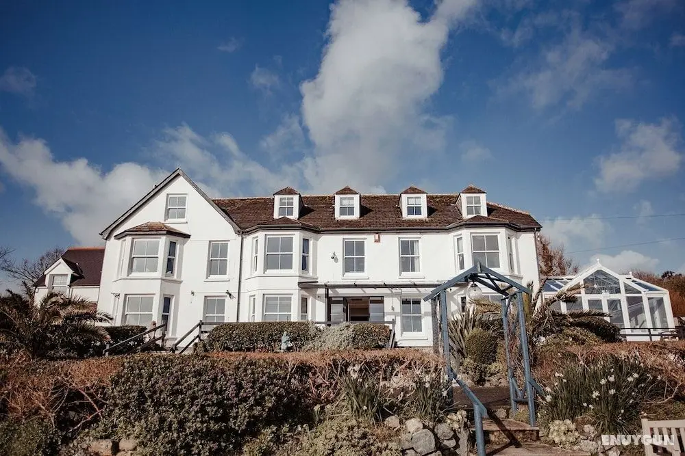 The Bay Hotel - Öne Çıkan Resim
