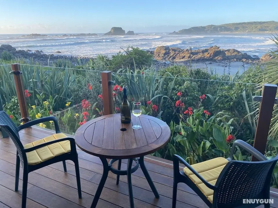 The Bay House Beachfront Accommodation - Oda Düzeni