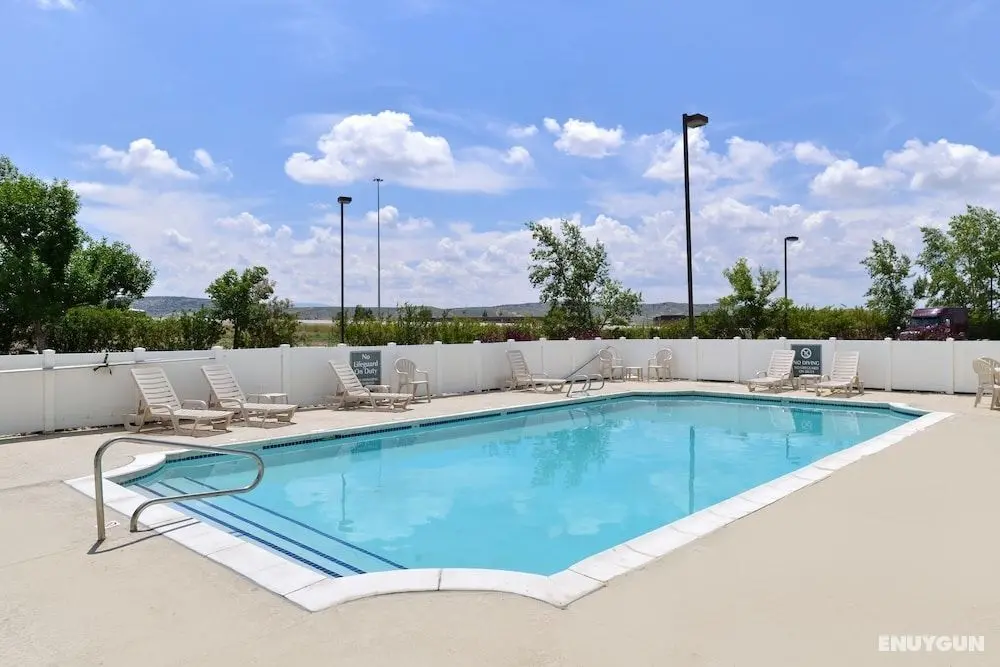 Baymont by Wyndham Rock Springs - Havuz