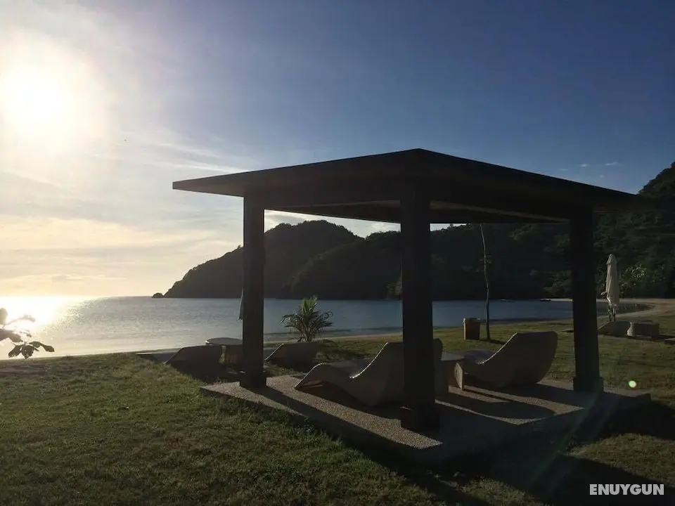 Beach Condos Pico de Loro Hamilo Coast - Plaj