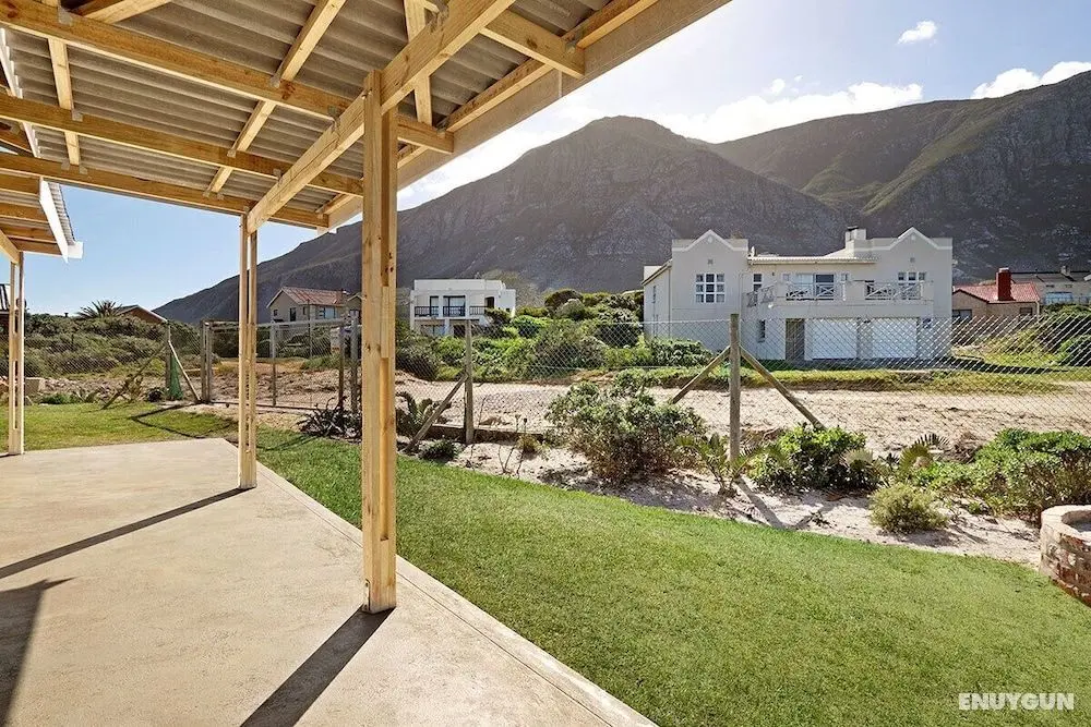 The Beach Cottage Betty's Bay - Oda Düzeni