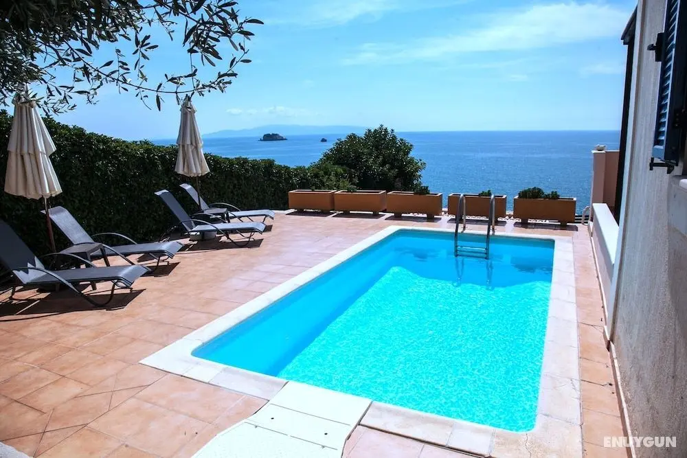 Beach Front Villa with Private 50m Path to Secluded Beach - Öne Çıkan Resim