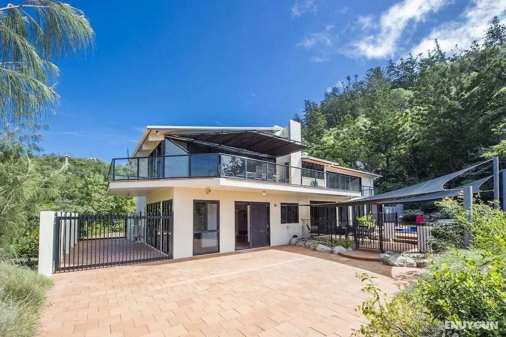 The Beach House at Arthur Bay - Öne Çıkan Resim