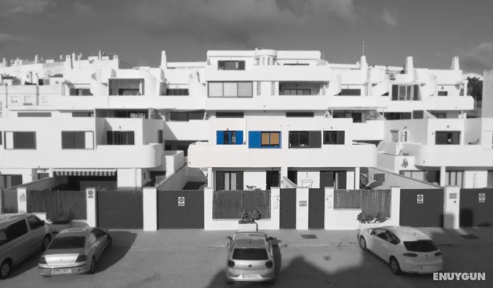Beach House with Balcony and beach view - Dış Mekan
