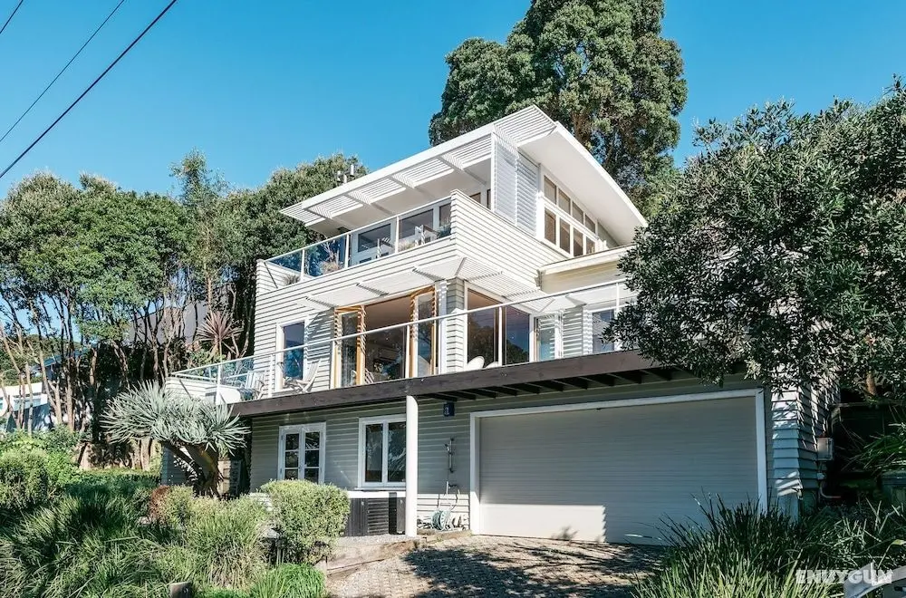 The Beach House - Öne Çıkan Resim