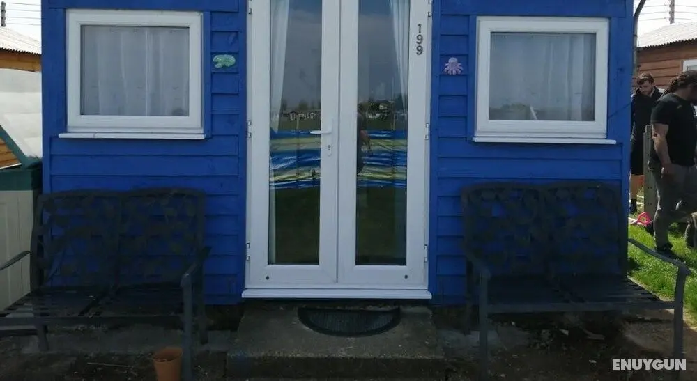 The Beach Hut Home From Home in Leysdown on Sea - Dış Mekan