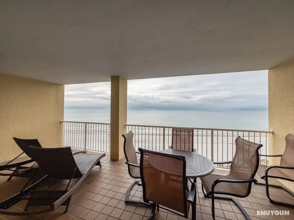 Beachfront Condo at Summer House in Romar Beach - Enjoy the Large Balcony - Oda