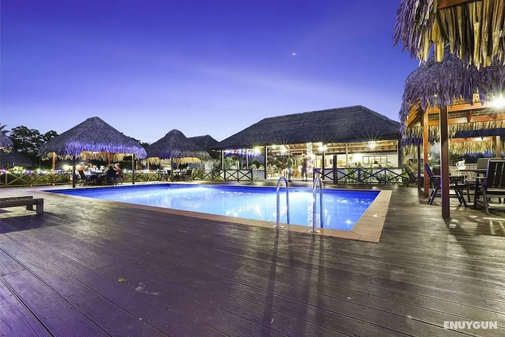 Beachfront Resort - Öne Çıkan Resim
