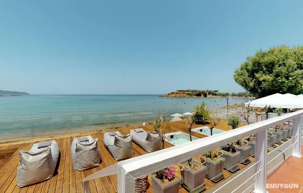 Beachfront Modern Property With 2 Outdoor hot Tubs Only 300m From Restaurants Shops - Oda