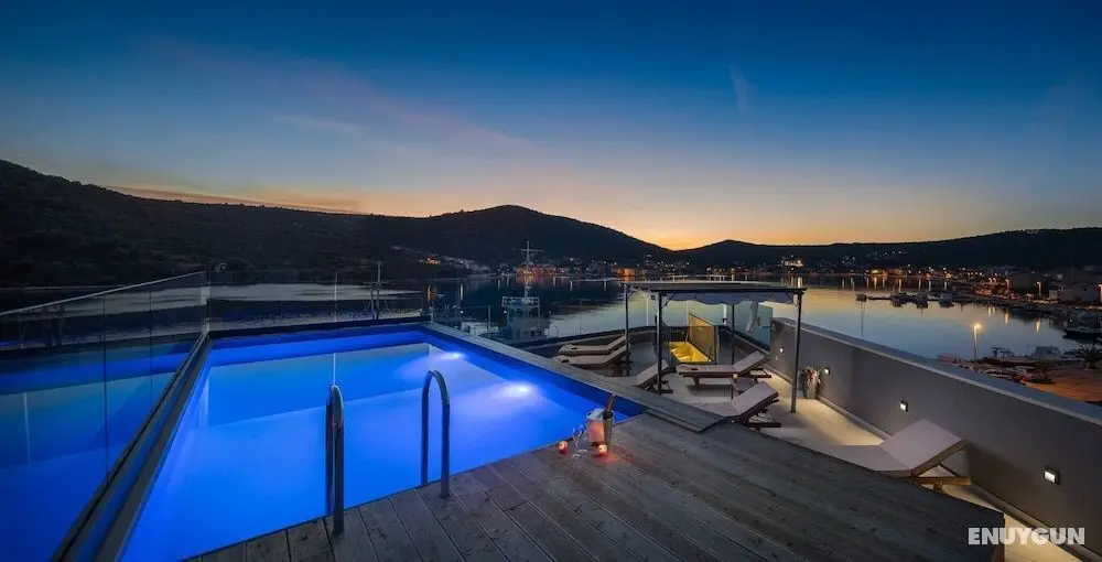 Beachfront Villa Seashell with Pool - Öne Çıkan Resim
