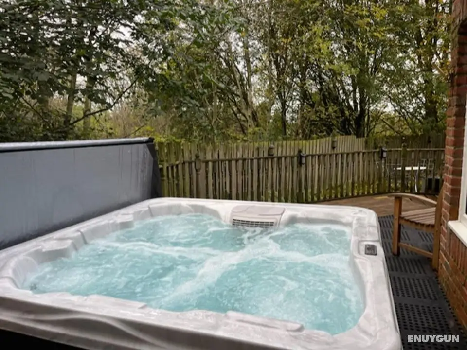 Beautiful 2 Bed Apt With Hot Tub in Blaydon Burn - Öne Çıkan Resim