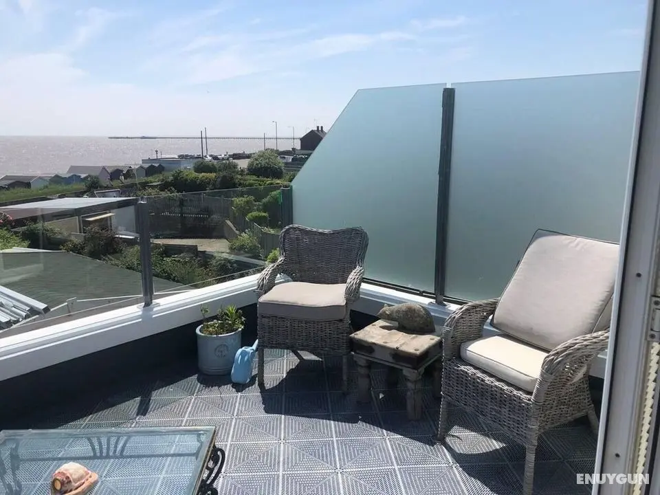 Beautiful 4-bed House in Walton on the Naze - Oda Düzeni