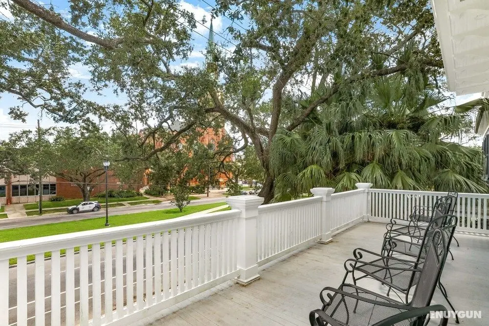 Beautiful 5BR House - Oda Düzeni