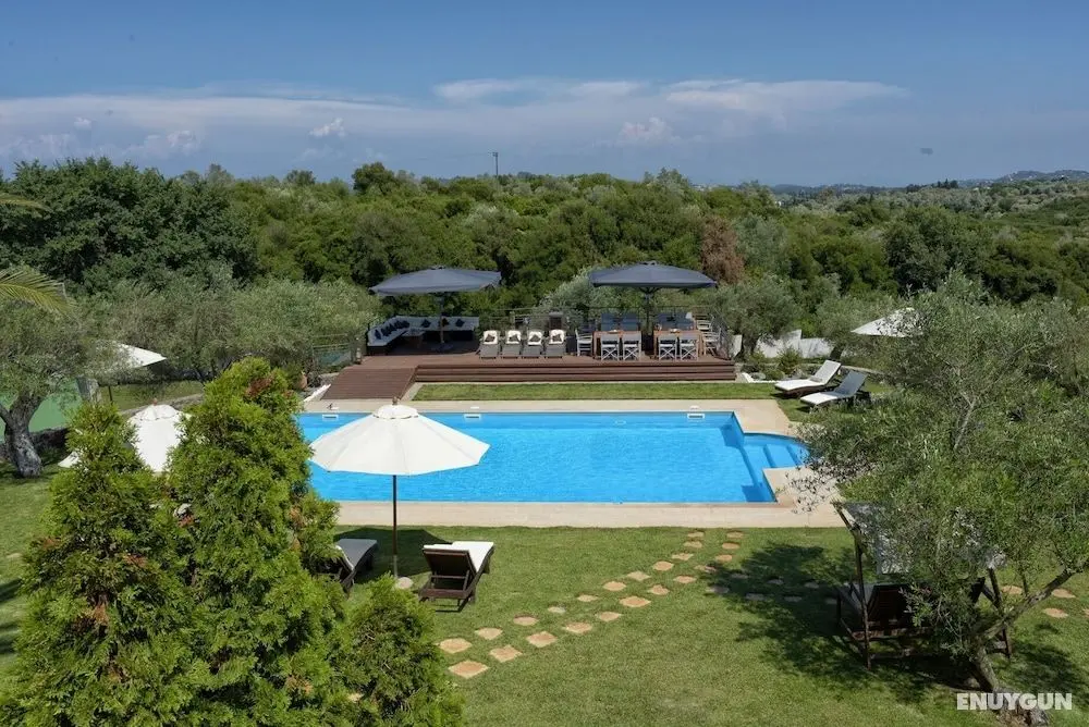Beautiful 9-bed Villa in Gouvia With Tennis Court - Oda