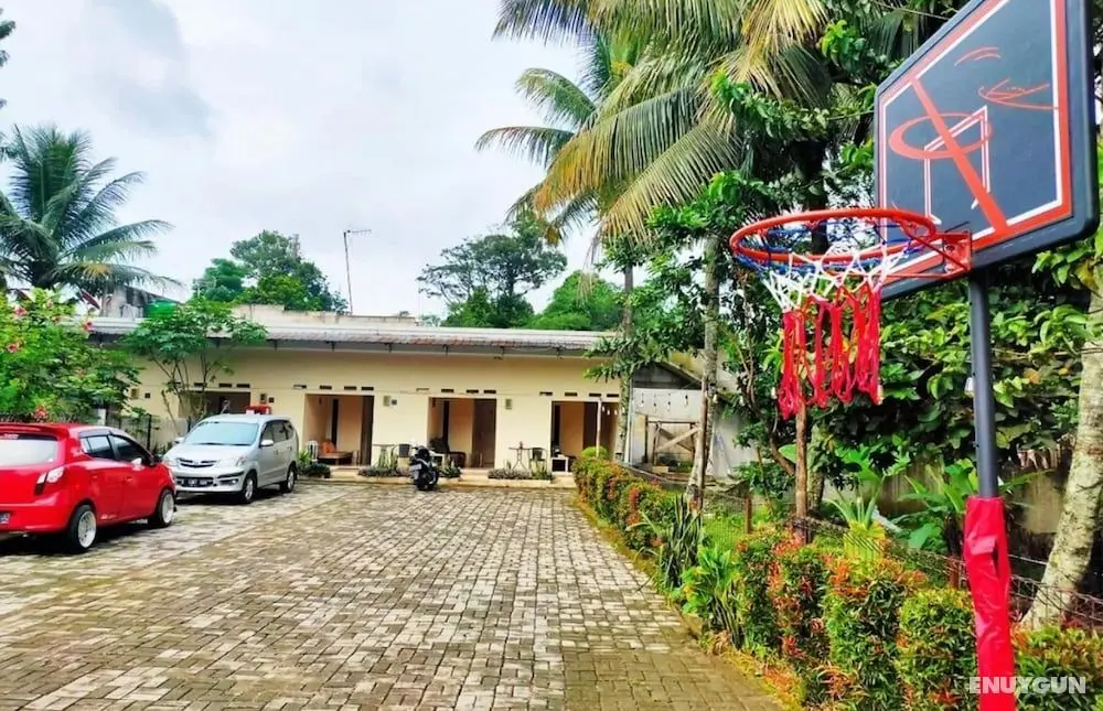 Beautiful and Central Double Room With Ac and Wifi in Bogor - Mülk Olanakları