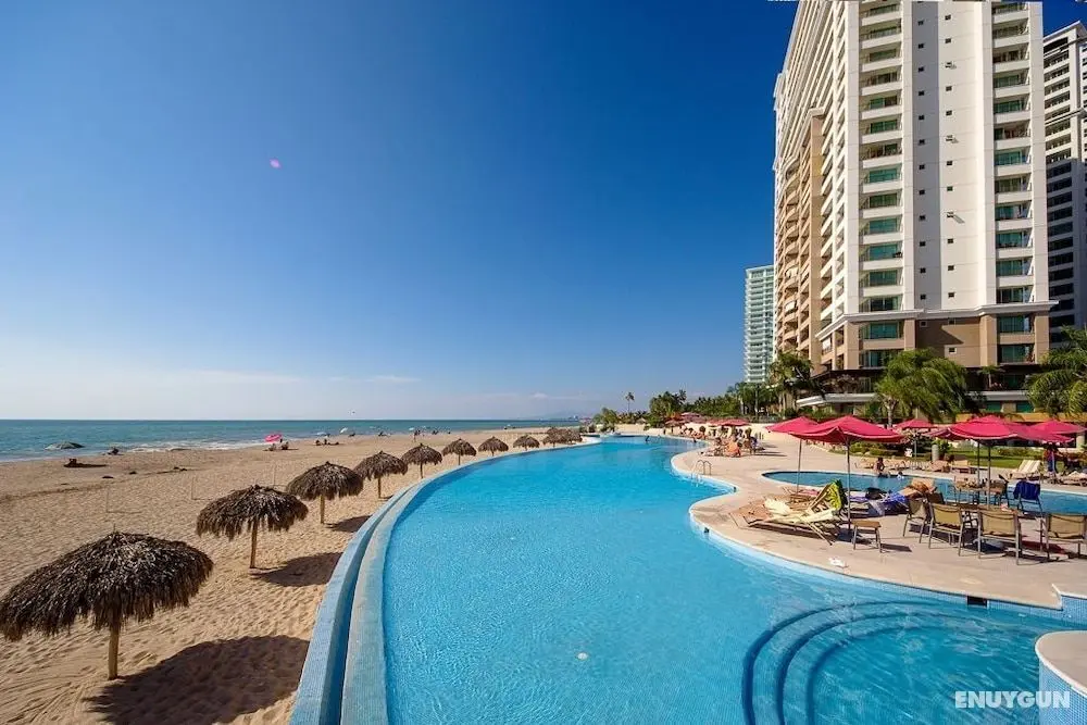 Beautiful Condo at Grand Venetian - Havuz