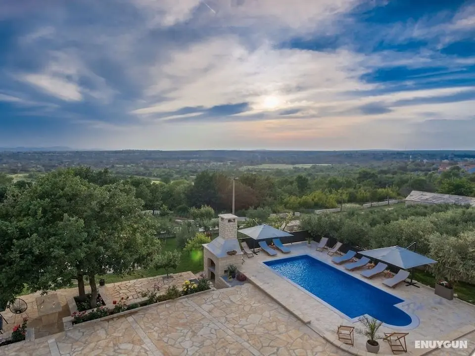 Beautiful Villa in Lisicic With Private Pool - Konum Öne Çıkanlar